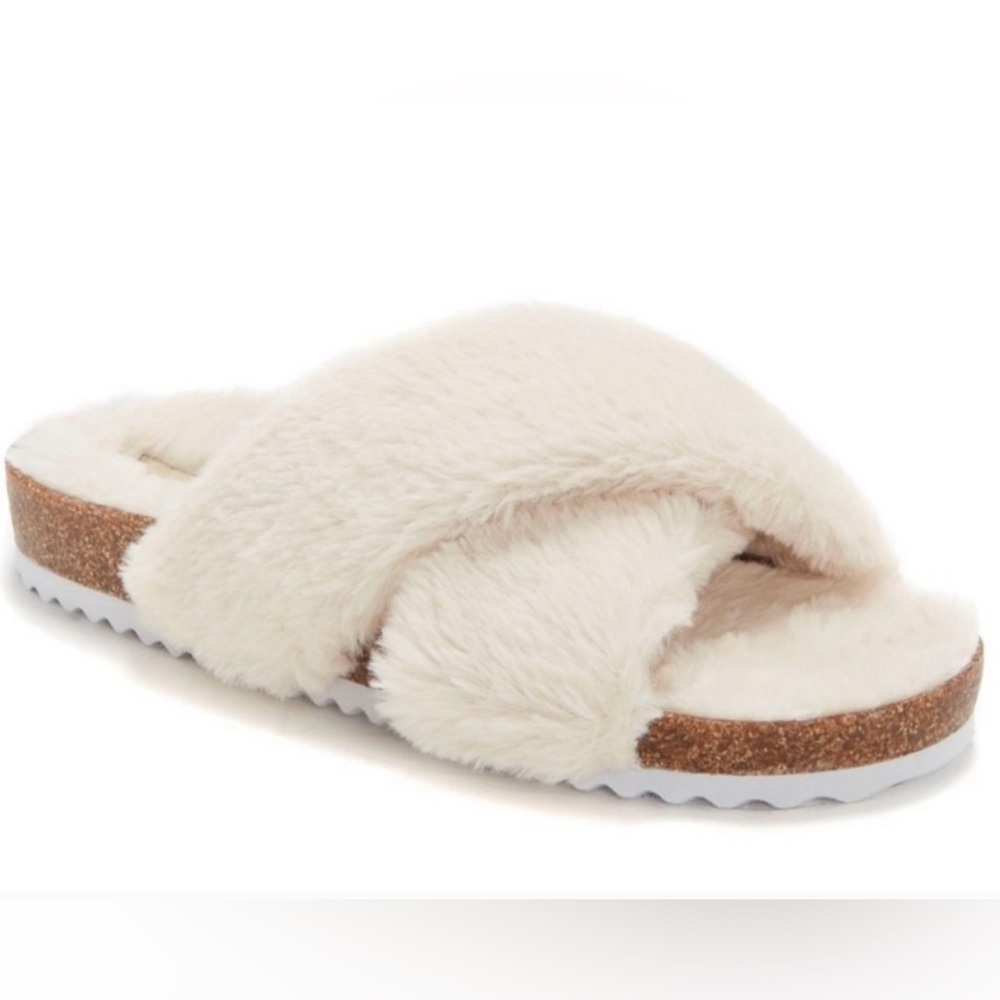 Lucky Brand Women’s Marana Faux Fur Slide Sandal.  NWT
Size 7